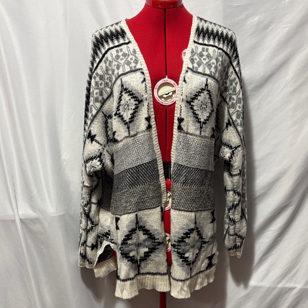 Aeropostale Black and Gray Patterned Cardigan